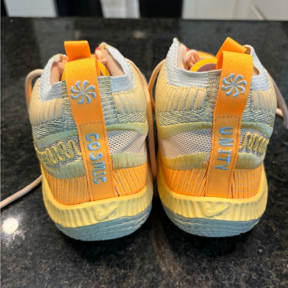 Cosmic Unity 3 Nike Basketball or Volleyball Shoes - Picture 3 of 3